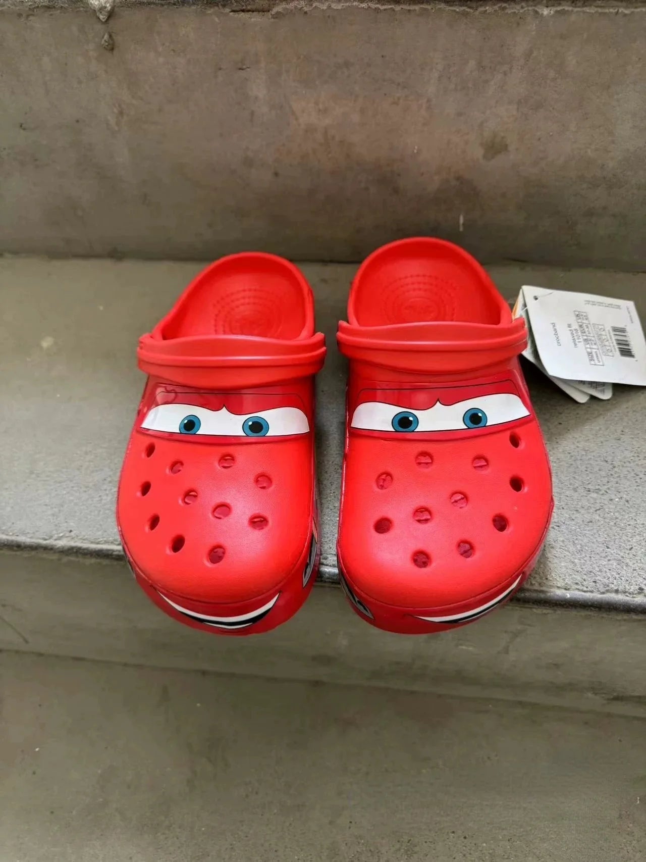 Lightning Mcqueen Pixar Crocs flashing light Outdoor beach slippers Cute Cartoon anime Pool anti slip No95 cars slippers