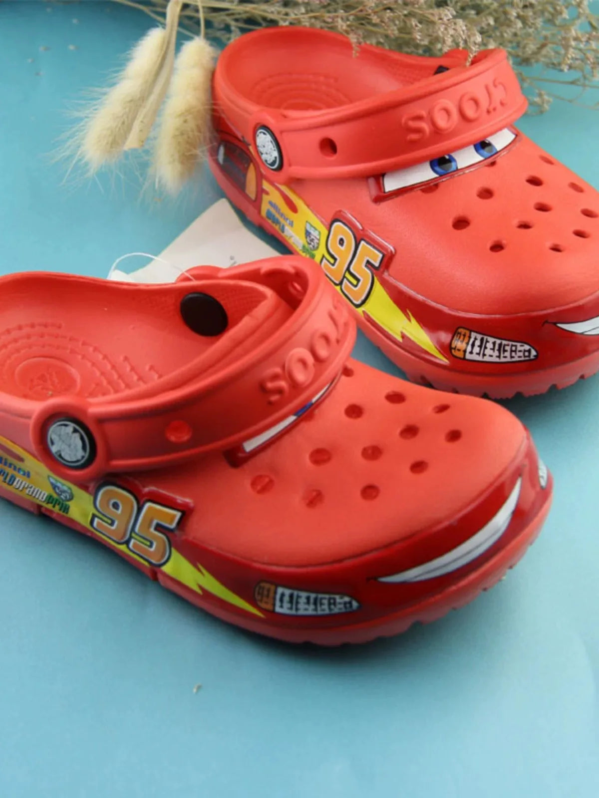 Lightning Mcqueen Pixar Crocs flashing light Outdoor beach slippers Cute Cartoon anime Pool anti slip No95 cars slippers